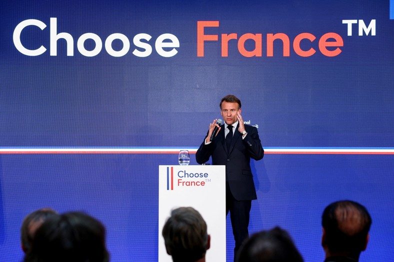 Emmanuel Macron speaks at the top of Choose France. Versailles, May 19, 2025