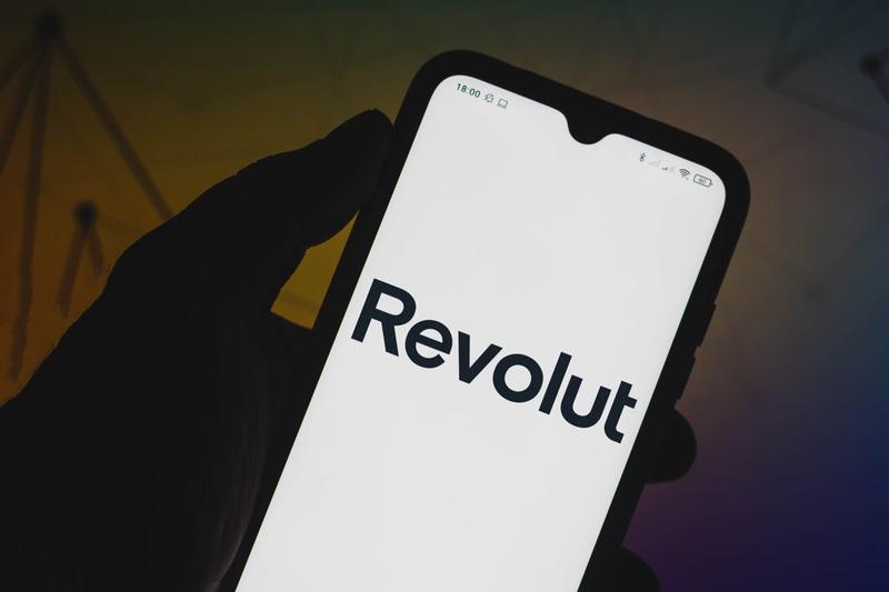 Revolut app, photo: © Rafael Henrique | Dreamstime.com