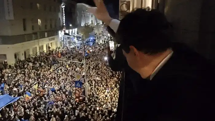 Gif nicușor to the balcony