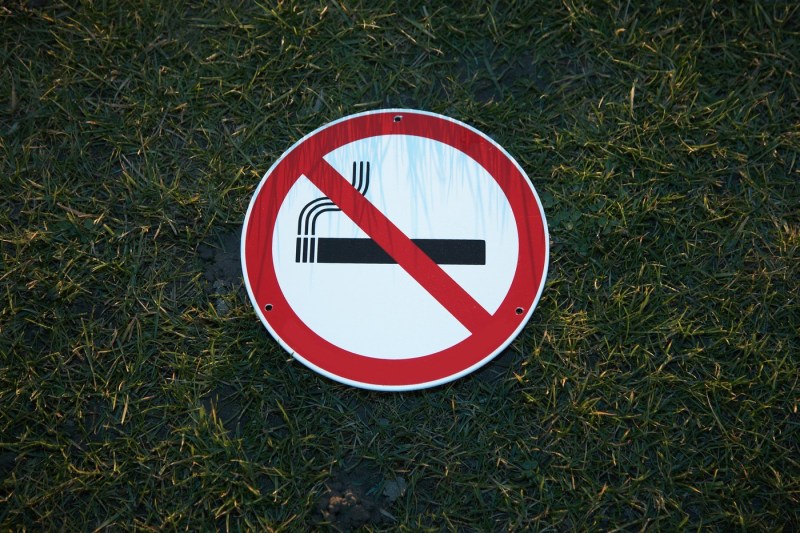 France prohibits smoking on beaches, parks and near schools