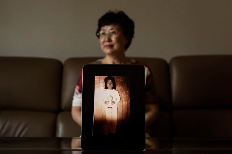 Video the moment when a mother reviews her missing daughter and illegally given for adoption after 44 years / 