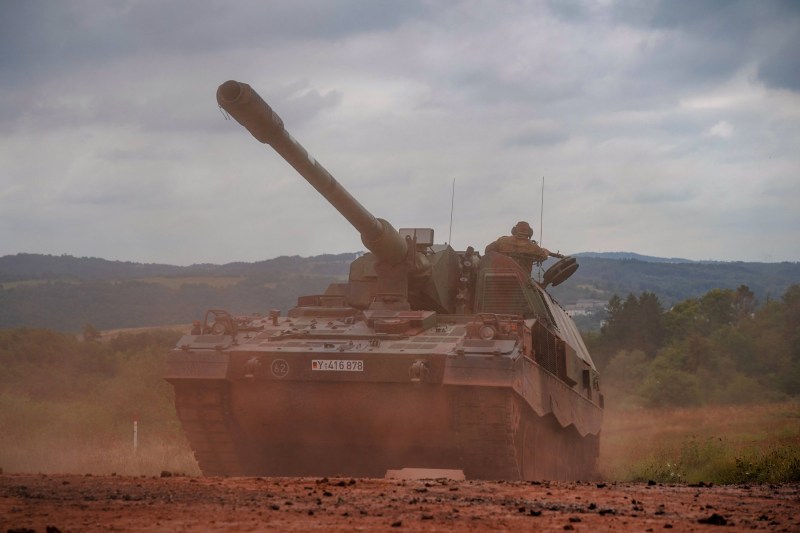 Bundeswehr, requested by NATO to send 7 more brigades for the defense of the Alliance, who are afraid of an attack by Russia. The problem: 40,000 active military
