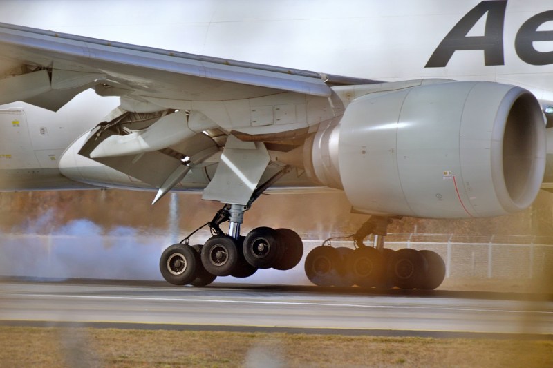 Poland confiscated tires for boeing aircraft heading for Russia