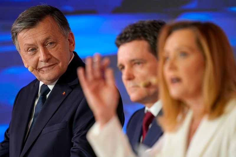 The country in which Nicușor Dan and Crin Antonescu ranked in perfect equality and in which George Simion took a vote