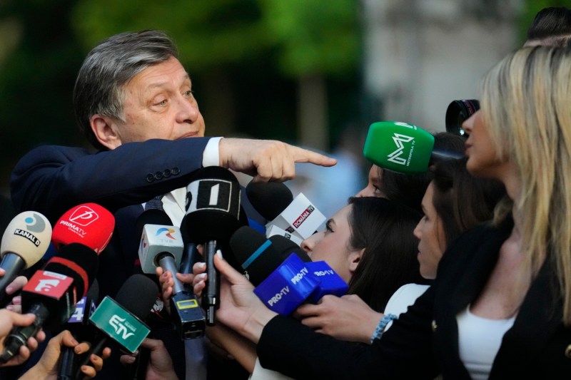 The man who has predicted two months ago that Crin Antonescu will not enter the second round of the presidential elections: PSD has committed three mistakes. One of it was not 