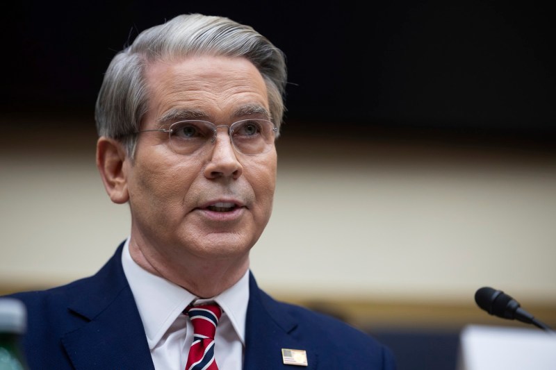 The secretary of the US treasury hopes that Trump's threat with customs duties will 