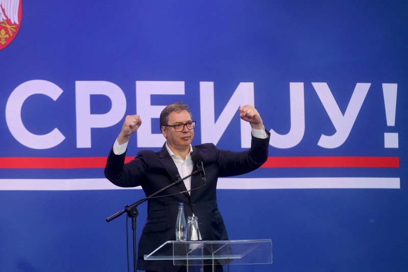 After he was in Moscow, the president of Serbia accuses the EU of want to overthrow him from power