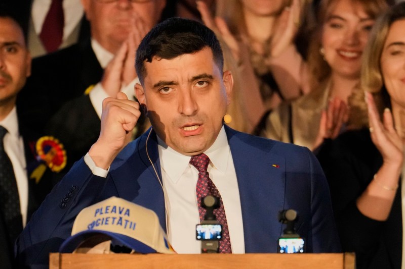 The moment when George Simion receives a Romanian language lesson from the businessman who supported it until recently: 