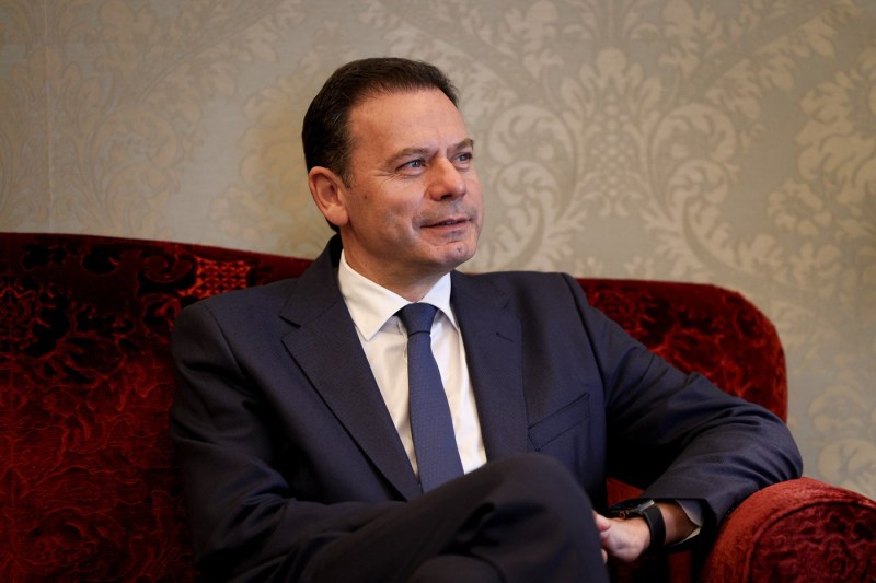 A new government in Portugal, but with the same prime minister. What has changed after the last elections