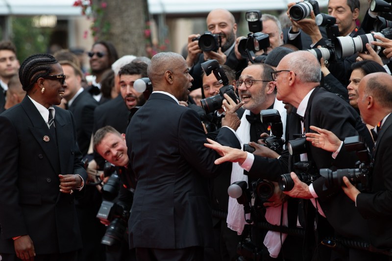 Video Denzel Washington, a tense moment on the red carpet from Cannes: 
