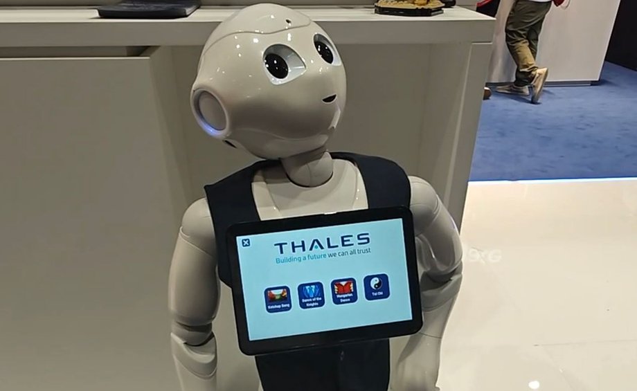 Robot at the Thales stand