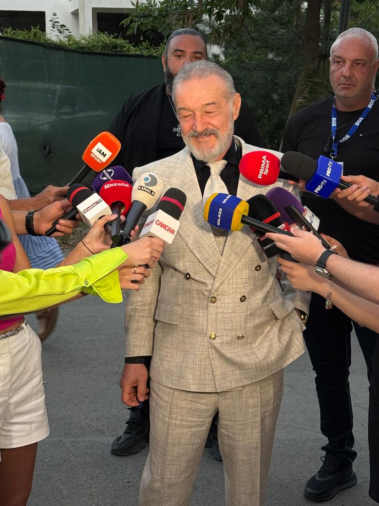 Gigi Becali, at the wedding between Kira Hagi and Thomas Ferfelis