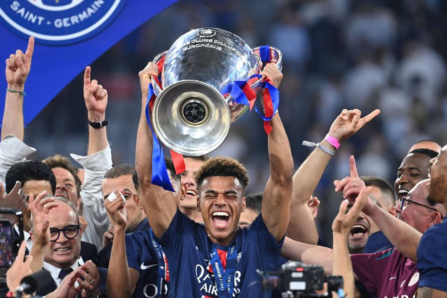 Here C'est Lucho!