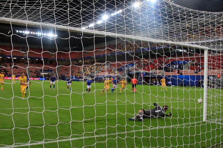 Louis Munteanu, penalty missed in Italy U21 - Romania U21 // Photo: Ionuț Iordache (GSP)