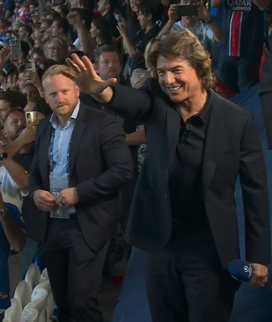 Tom Cruise greets the fans The legends of the Netherlands tuna and lightning: