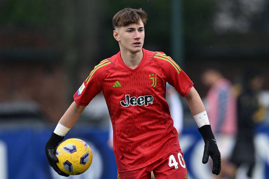 The Romanian international signed with Juventus! »