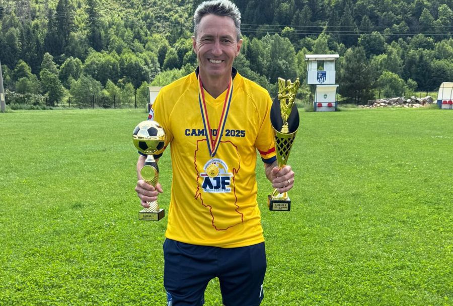 Roberto Ayza, awarded by AJF Argeș / Photo source: Facebook Three players with over 150 matches in