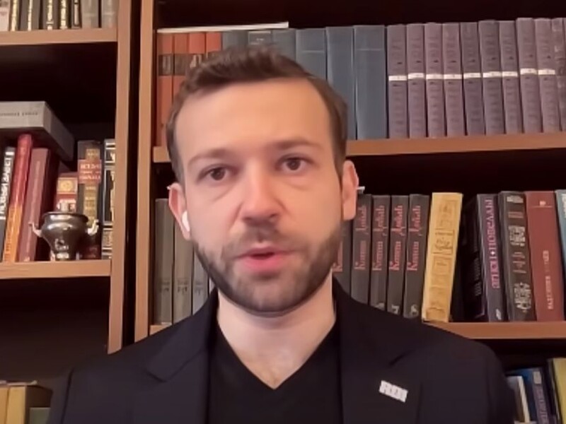 Putin slipped Witkoff a woman from the FSB, skeletons in Trump's closet. Interview Batzman with Epstein