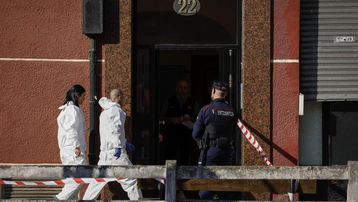 A Romanian teenager was killed in Spain by his own photo: X