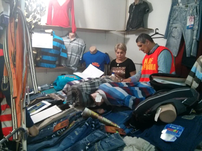 ANAF inspector in a clothes shop