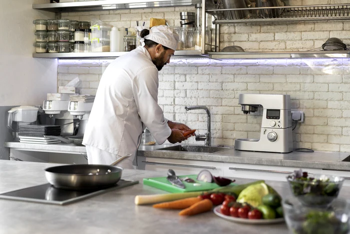 Work in the kitchen requires strong nerves. Photo freepik.com