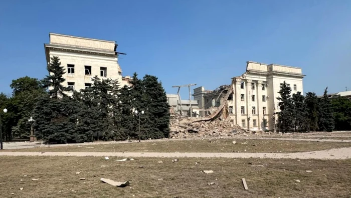 The building of the Herson administration was set on the ground by the bombings of the Russians. Photo: X.