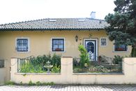 To the national hotel, Via Gunselsdorf »What I found in the city where Călin Georgescu lived in Austria: a bizarre world, in the silent way! The first thing that attracts attention