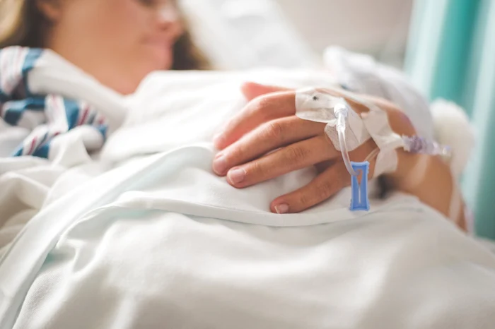 The victim has been operated on by emergency and lies in photo intensive therapy: UNSPLASH