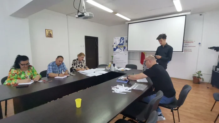 At Ișj Olt the composition of the examination commissions, by drawing photo: Alina Mitran was established