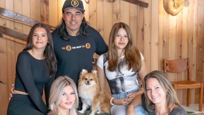 Bitcoin Family Photo: x