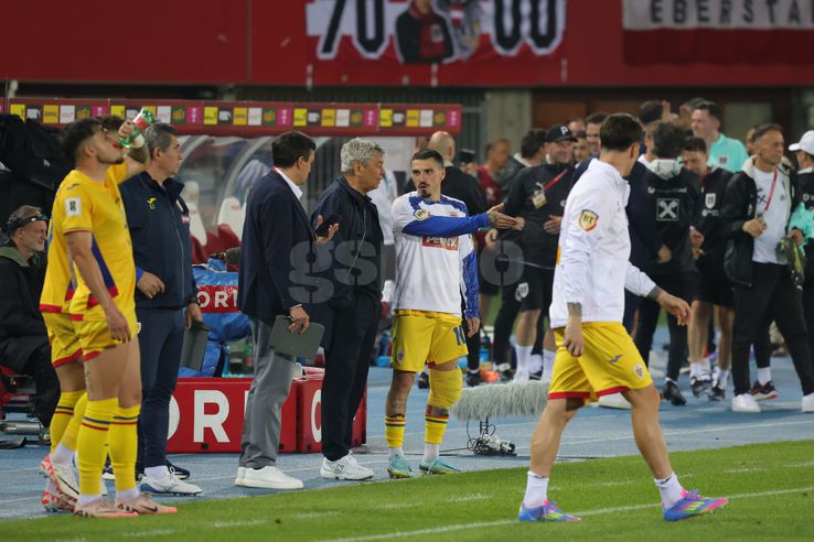 Mircea Lucescu and Nicolae Stanciu / What happened immediately after the final whistle from Austria - Romania / Photo: Ionuț Iordache (gsp.ro)