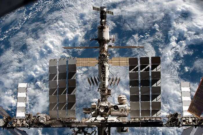 International Photo Space Station: Wikipedia