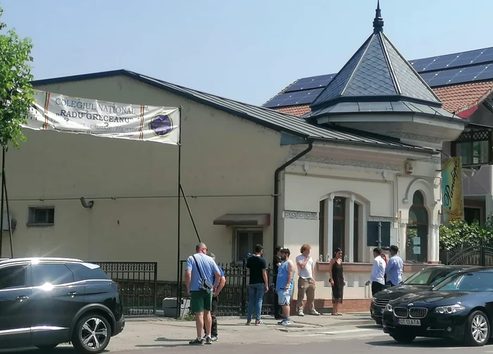 Most candidates today supported the last written test of BAC 2025 Photo: I have