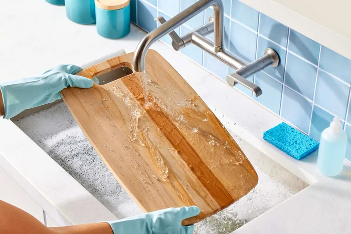 Washing after use of a real simple photo wooden chopper