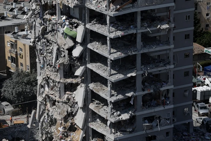 Residential building hit by rockets in the center of the UPEFe photo Israel