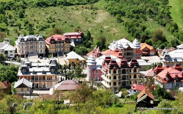 Palate cu turnulețe. Foto: Daniel Guță. ADEVĂRUL