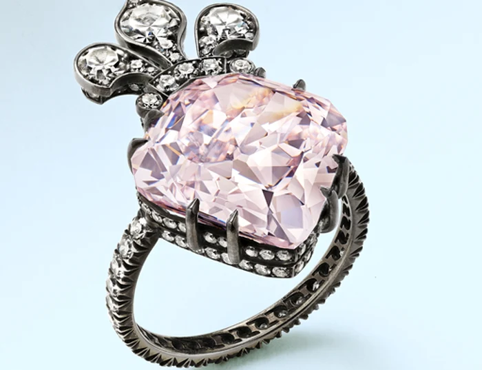 The diamond was sold with a record photo: x