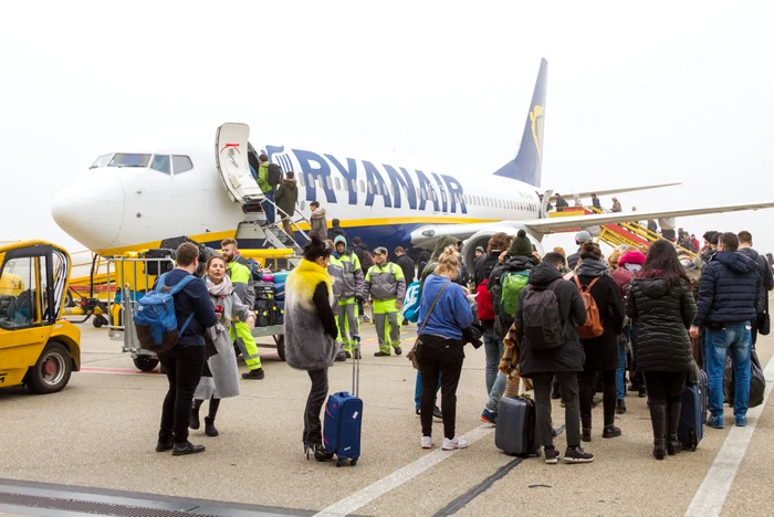 At one of the engines of the Ryanair aircraft, problems were detected. Photo shutterstock