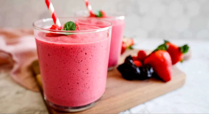 Pink Energizing Smoothie for Perfect Morns with Fucks Forest Photo-Sua Ro 