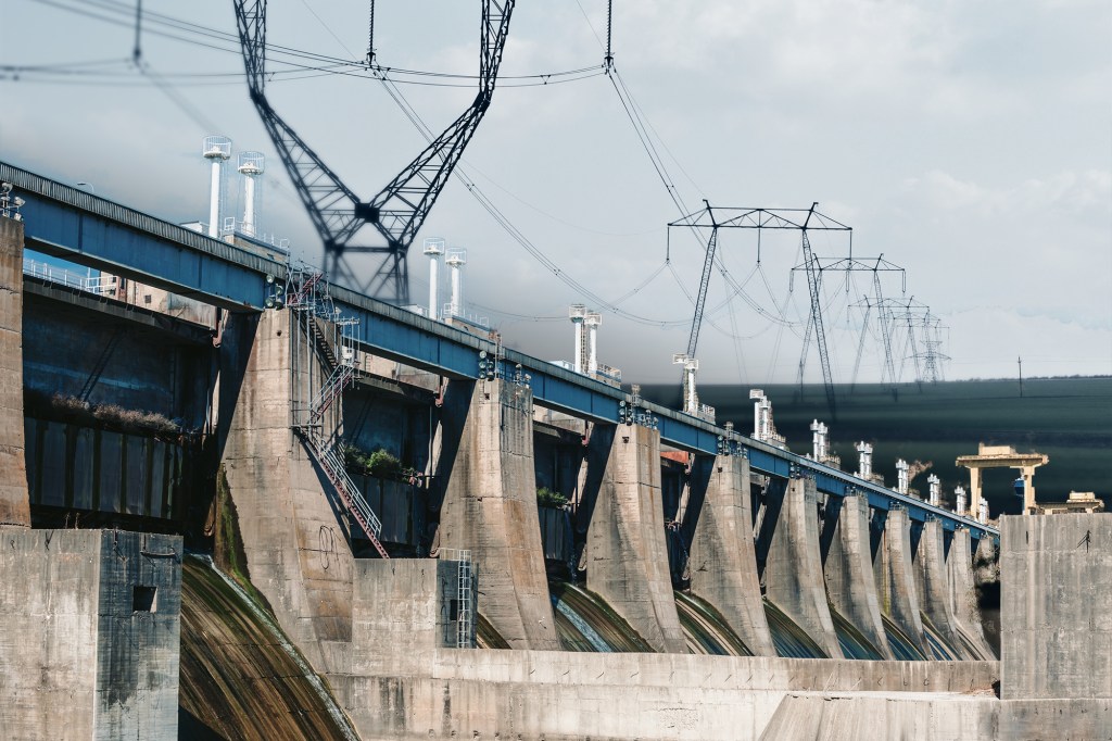 Hidroelectrica. Collage: Ion Mateș / Hotnews. Photo: Dreamstime