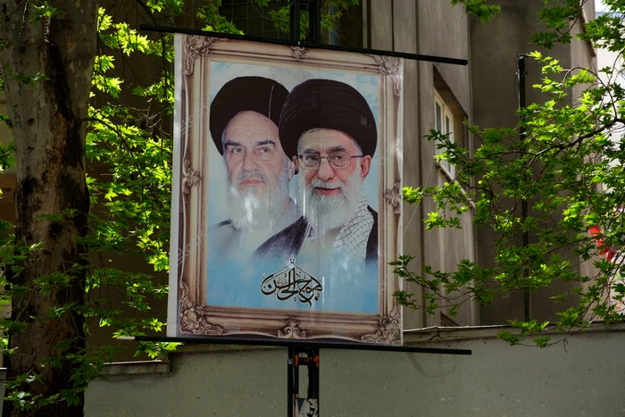 Fostul ayatollah Ruhollah Khomeini și actualul lider suprem Ali Khamenei FOTO SHUTTERSTOCK