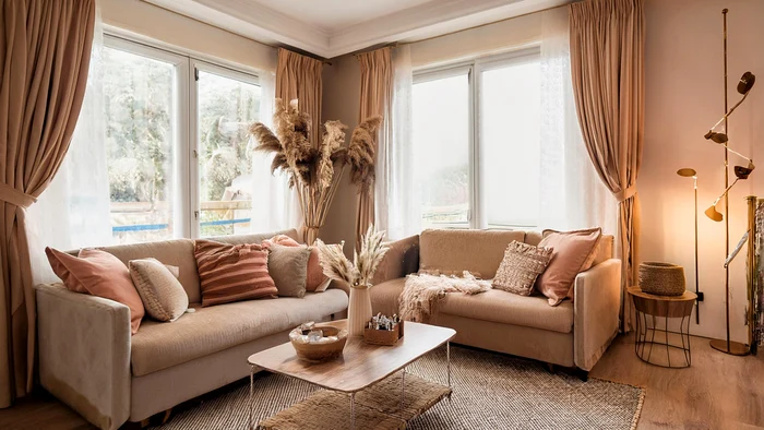 Lighting living and furnished in light beige and light brown