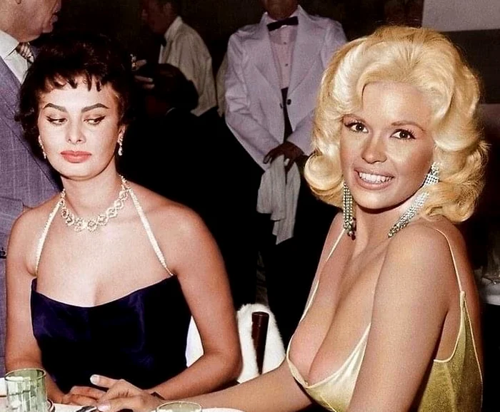 Sophia Loren and Jayne Mansfield in 1957 Photo: X