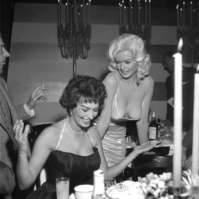 Sophia Loren and Jayne Mansfield in 1957 Photo: X