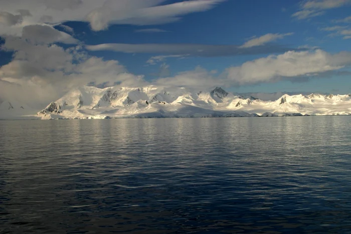 Antartica hides a missing world pixabay