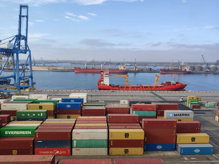 Port of Constanța PHOTO CALIN GAVRILAS JPG photo containers