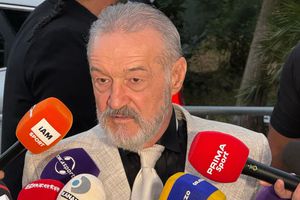 Gigi Becali regrets that he signed the contract: