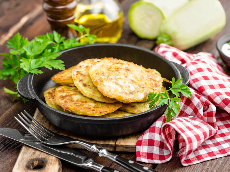 You have not yet prepared such zucchini pancakes. Add an unexpected ingredient