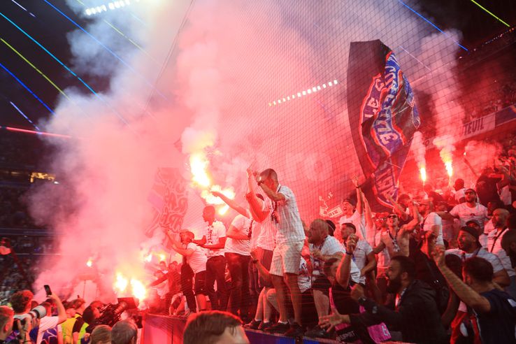 Pyrotechnic show of the fans of PSG, in the Champions League final. Photo: Ionuț Iordache (gsp.ro)
