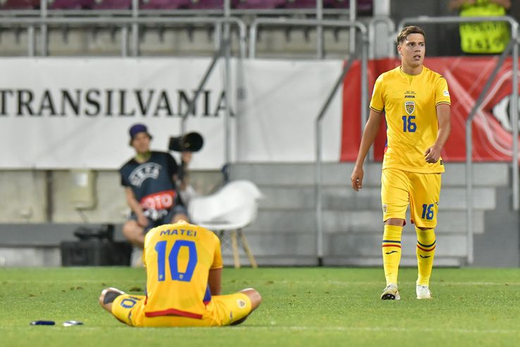 Exciting moments on the lawn, after Romania - the Netherlands. Photo Cristi Preda GSP (3)